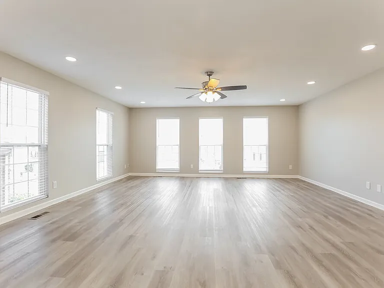 2561 Jordan Ridge Dr — Photo 11