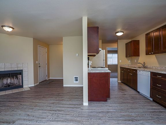 3rd image of 504 4th Ave SE #A