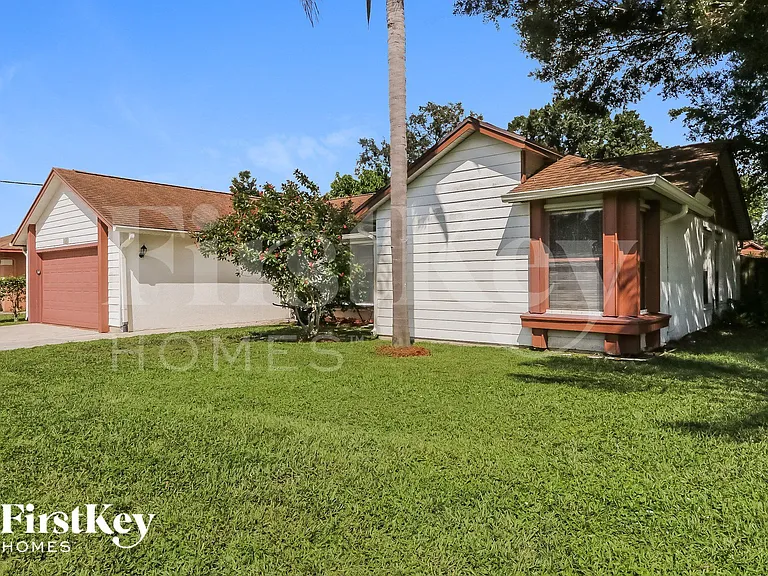 1401 SW Sudder Ave — Photo 3