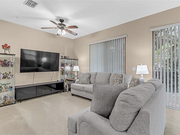 3rd image of 572 Pinebranch Cir