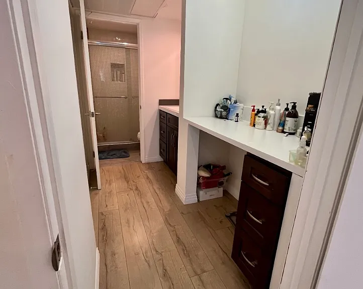 612 S Barrington Ave #211 — Photo 4