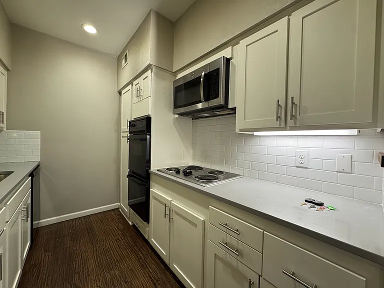 7424 W Northwest Hwy #6 — Photo 6