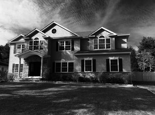 4 Whetmore Dr, Syosset, NY 11791