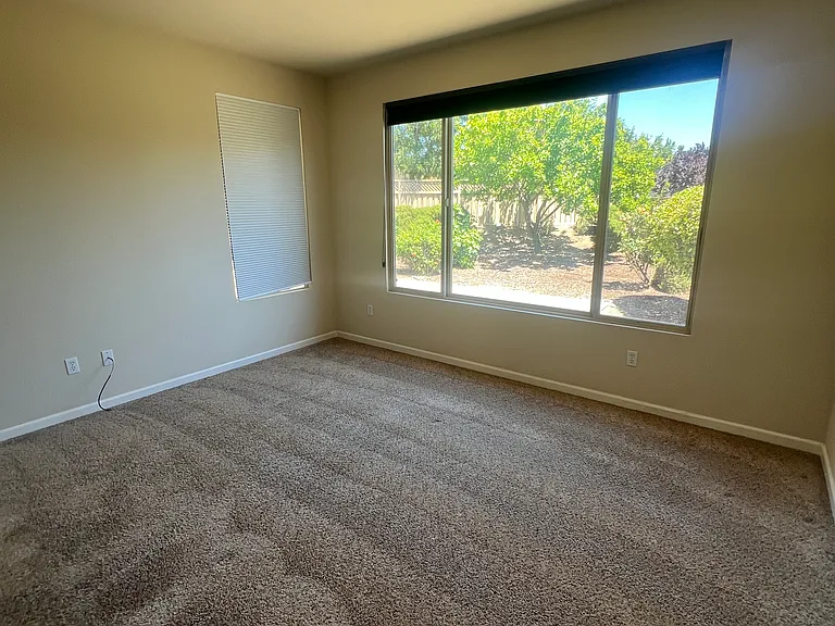 1205 Shadow Glen Ln — Photo 37