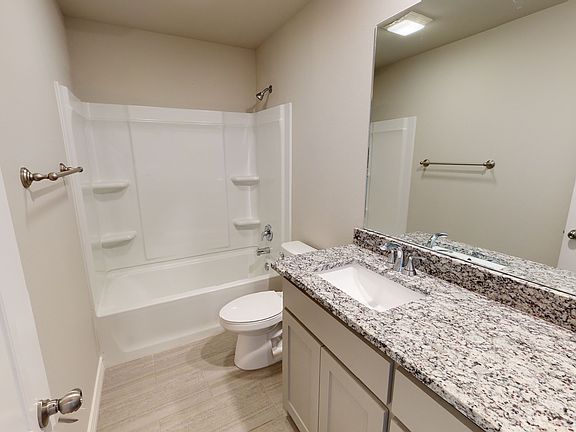 5th image of 707 E 13th St