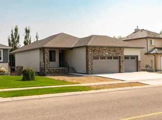 1027 Canyon Blvd W, Lethbridge, AB T1K7V4