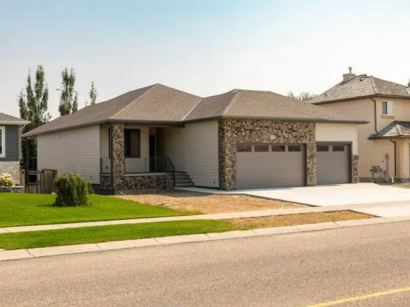 1027 Canyon Blvd W, Lethbridge, AB T1K 7V4