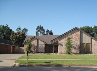 1208 Banner Ave, Edmond, OK 73013