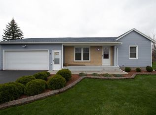 9 Lightwood Ln, Rochester, NY 14606