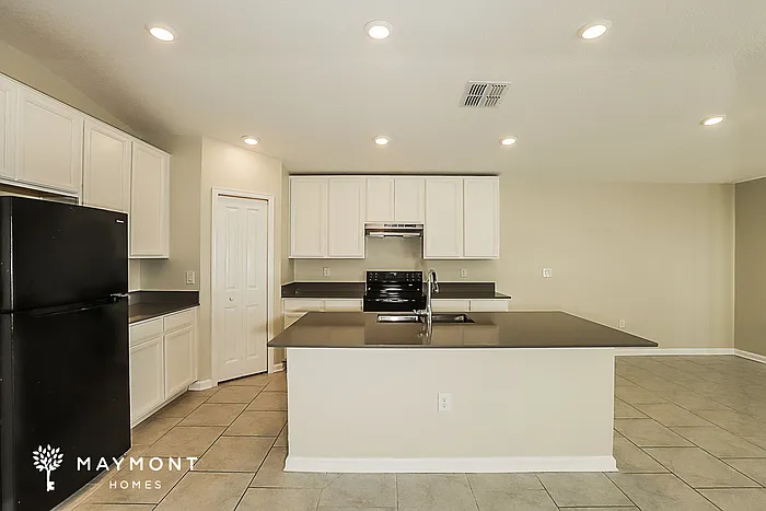 648 Eisenhower St — Photo 5