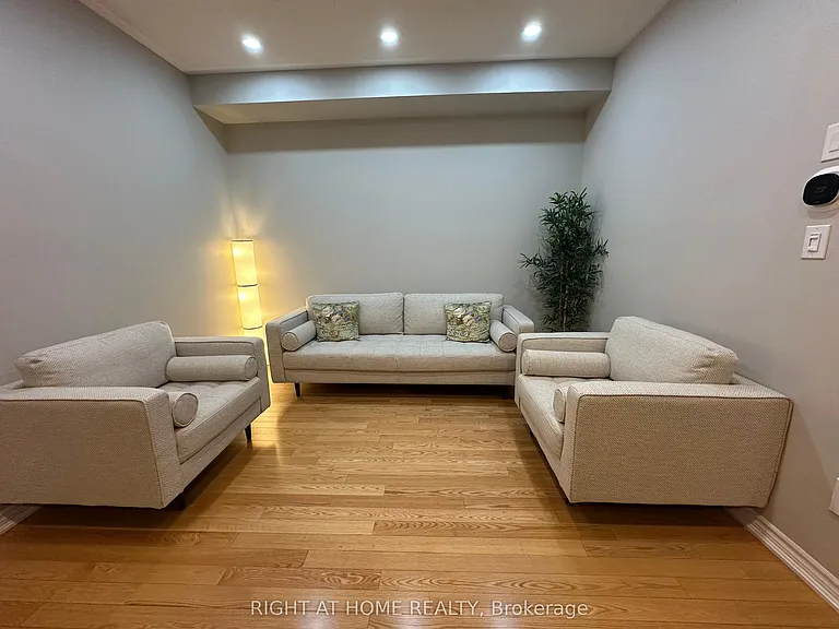 693 Ferguson Dr — Photo 2