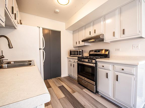4th image of 1799 Jamestown Cir
