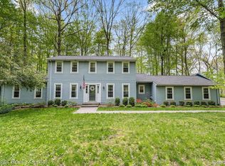 2870 Rae Lynn Ln, Milford, MI 48381
