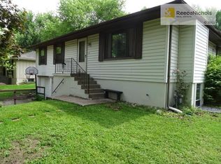 1609 Hillside Dr, Oak Grove, MO 64075