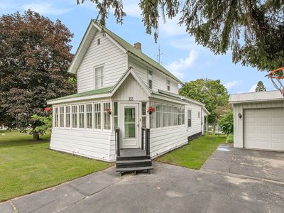 317 Division St, Freeport, MI, 49325