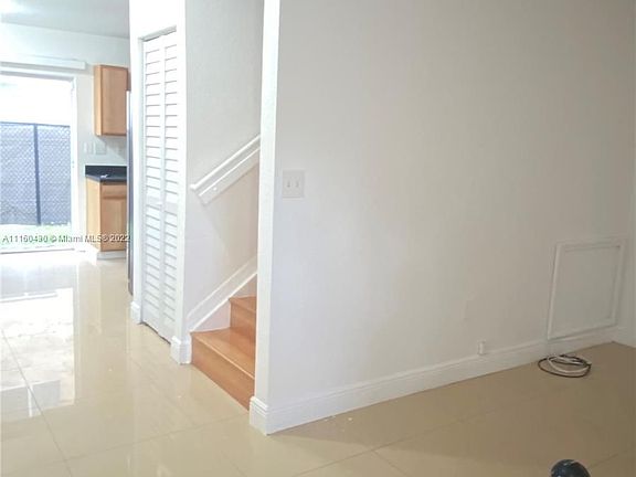 4th image of 2060 NE 167th St APT 3-117