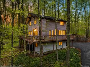 4001 Deskin Dr, Bellaire, MI 49615