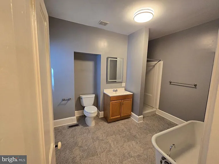 1317 N Walnut St — Photo 16