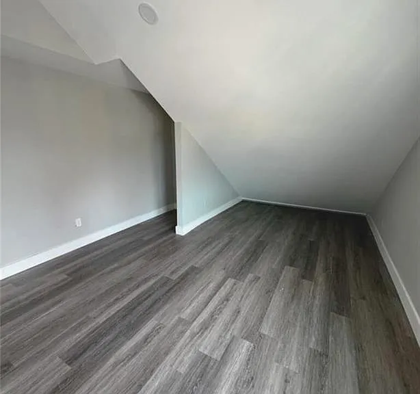 555 Paines Ave NW — Photo 3