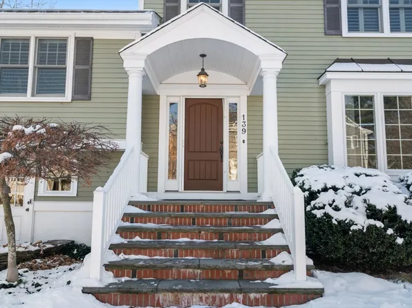 139 Woodbine Cir, Needham, MA 02494