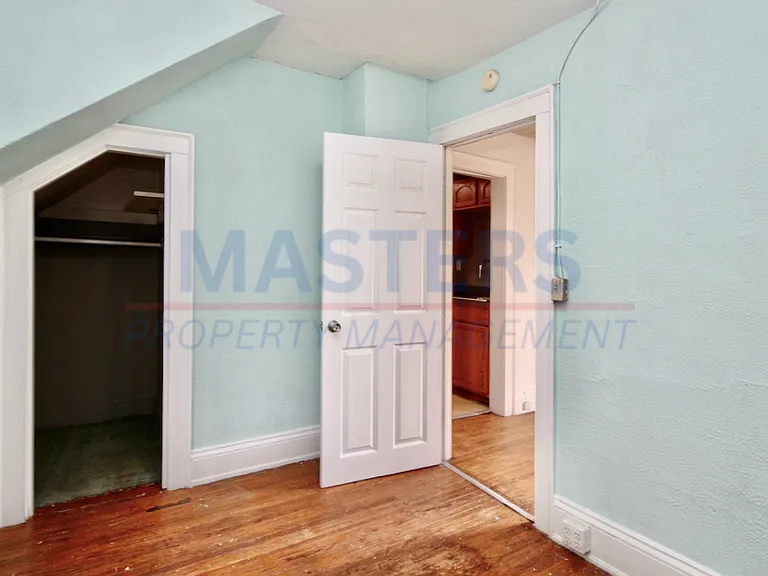 2563 Foraker Ave — Photo 9