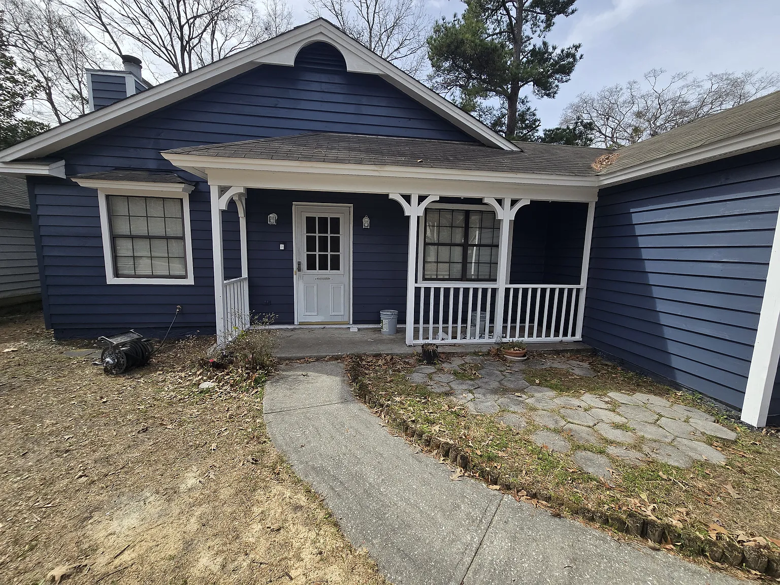 3 bed, 1341 sqft, $2,100 — Photo 1