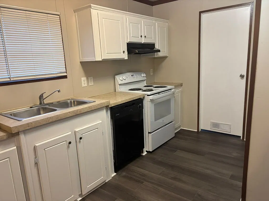 3 bed, 1250 sqft, $1,650 — Photo 2