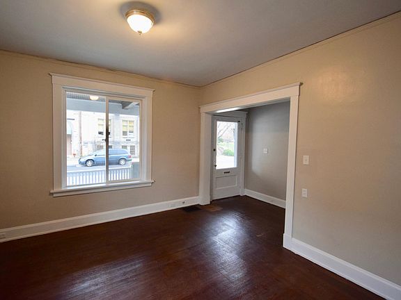 3rd image of 2421 Ashland Ave #1