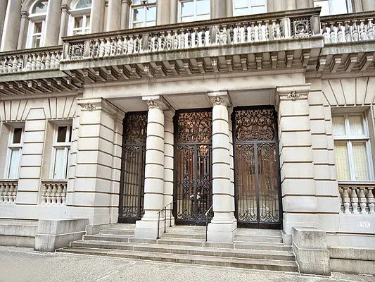 Sold by Sotheby's International Realty | media 16