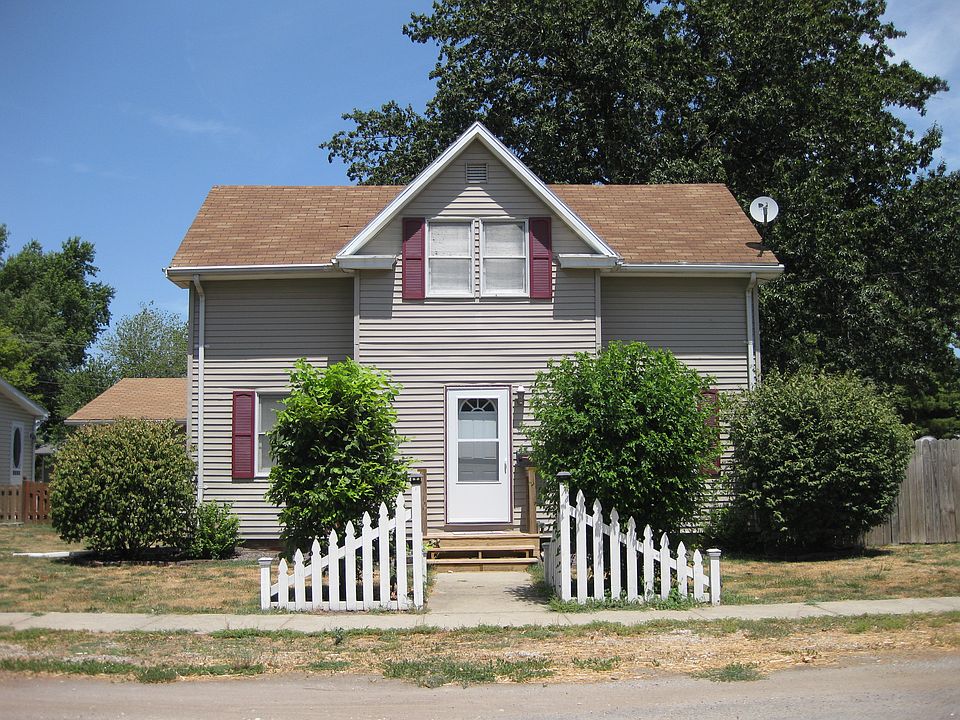 1st image of 230 E Washington St