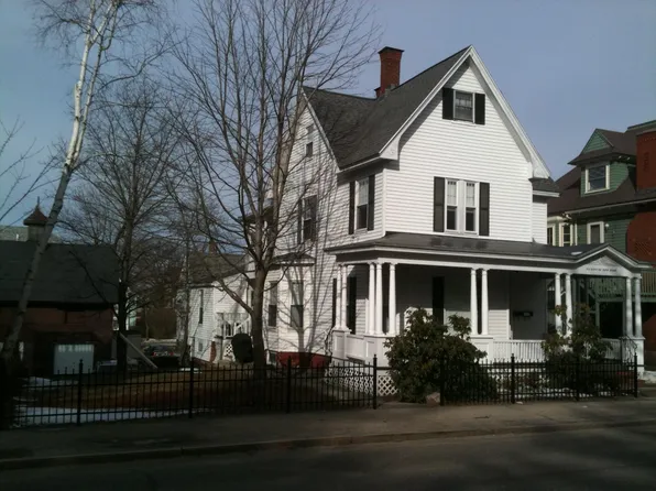 666 Maple St, Manchester, NH 03104