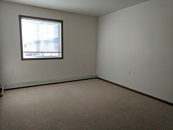 3rd image of 1630 Dakota Dr N APT 204