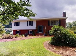 6024 Hedgerow Cir, Clemmons, NC 27012