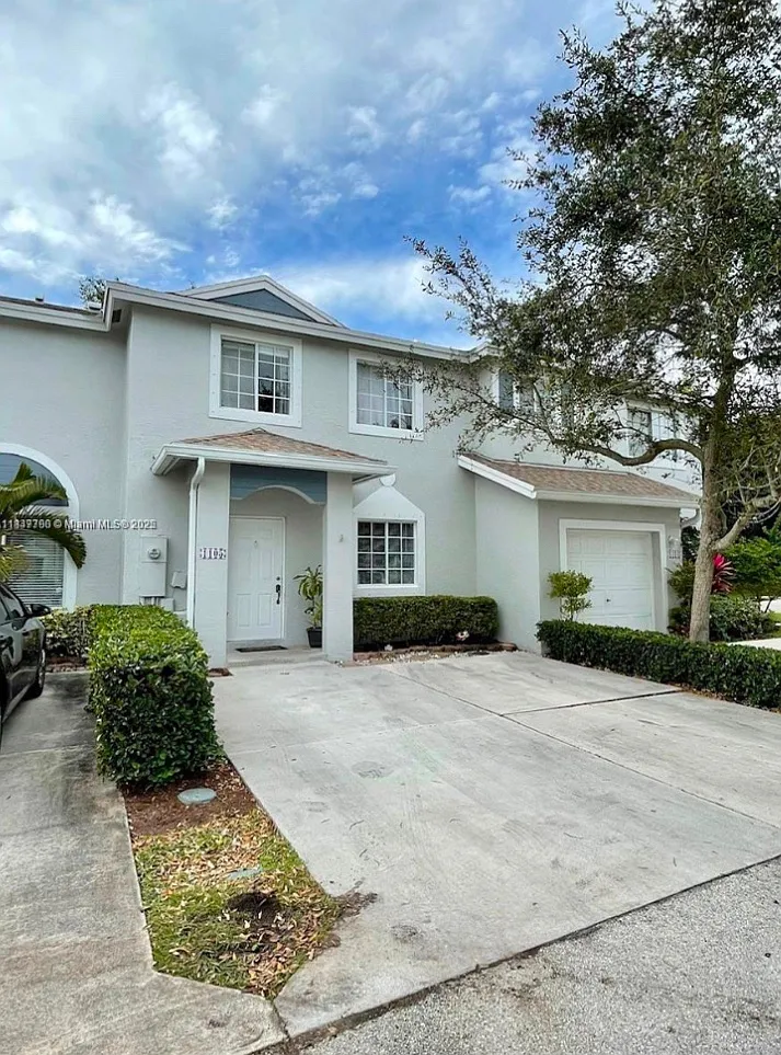 1105 SW 44th Way — Photo 1