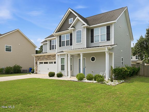 3rd image of 601 Aurora Place