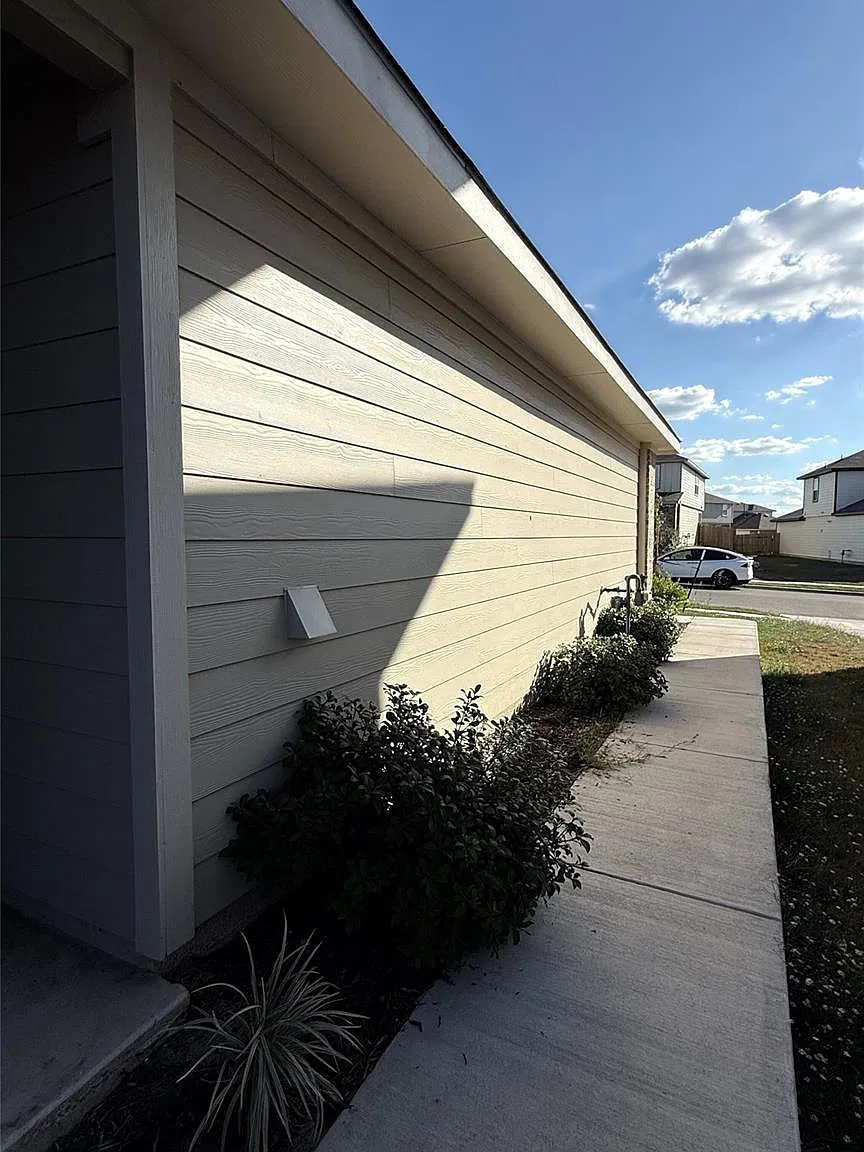 4 bed, 2.0 bath, 1615 sqft, $2,100 — Photo 2