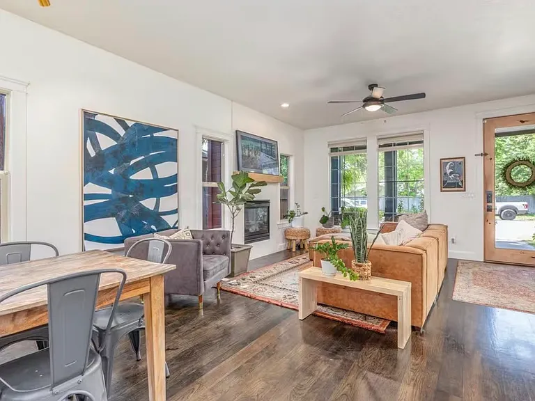 1222 E Franklin St — Photo 5