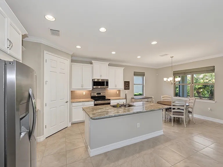 156 Ventosa Pl — Photo 2