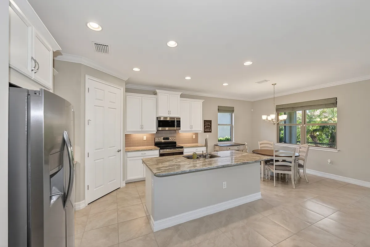 Building Photo - 156 Ventosa Pl