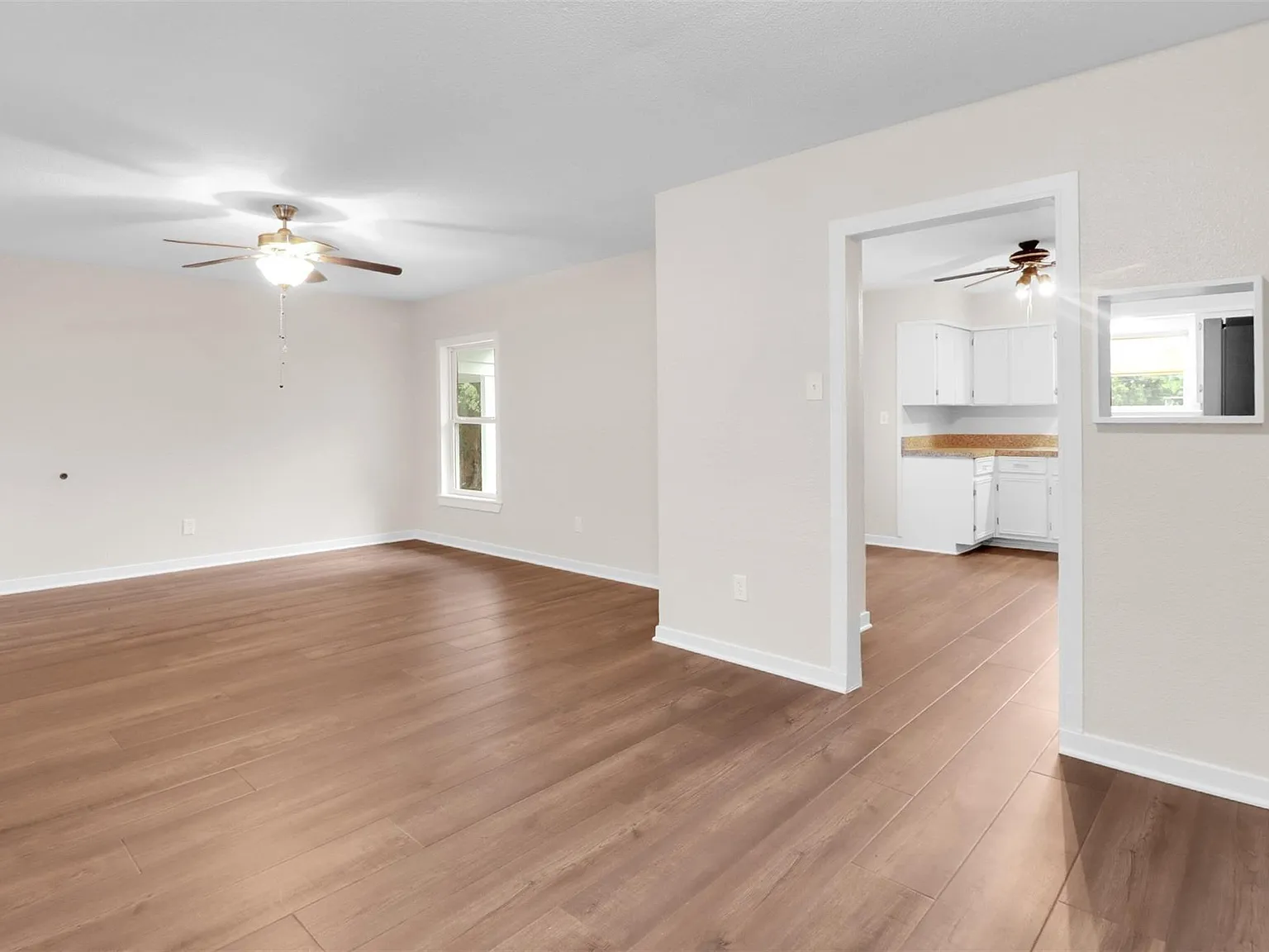 3 bed, 1.0 bath, 1476 sqft, $1,600 — Photo 4