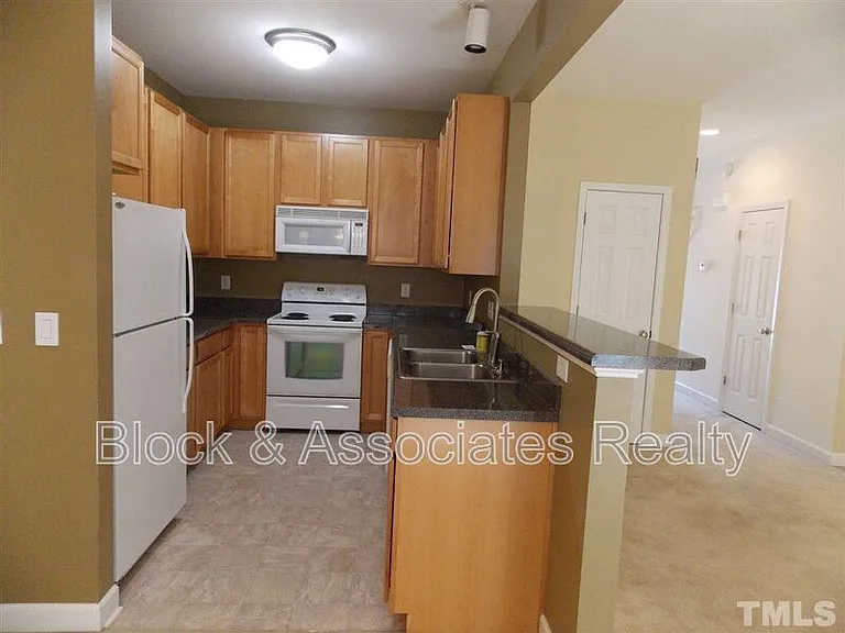 5523 Cottonrose Ln — Photo 4