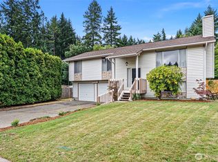 8423 Hickory Pl NE, Bremerton, WA 98311