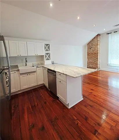 2 bed, 1.0 bath, 900 sqft, $2,200 — Photo 3