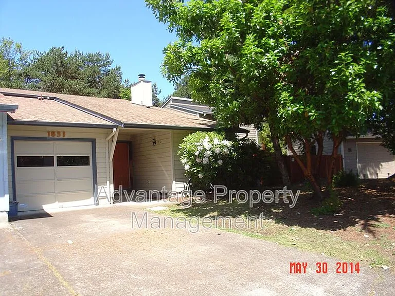 1831 NW Grant Cir — Photo 11