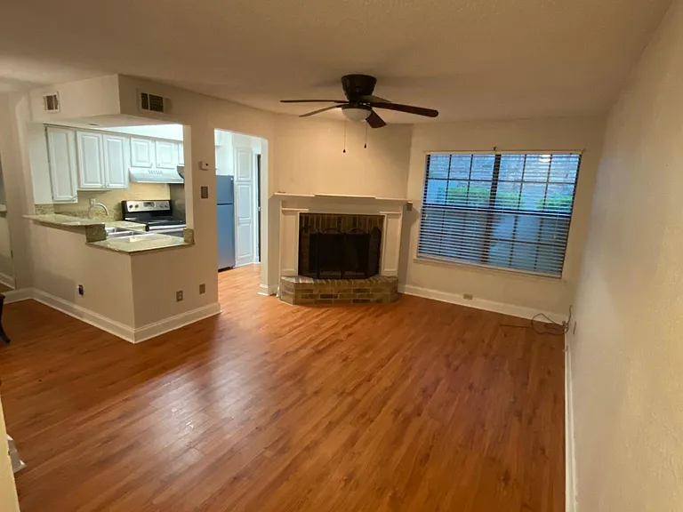 1304 E Bayou Pkwy #3C — Photo 4