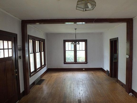 3rd image of 299 W 19th St
