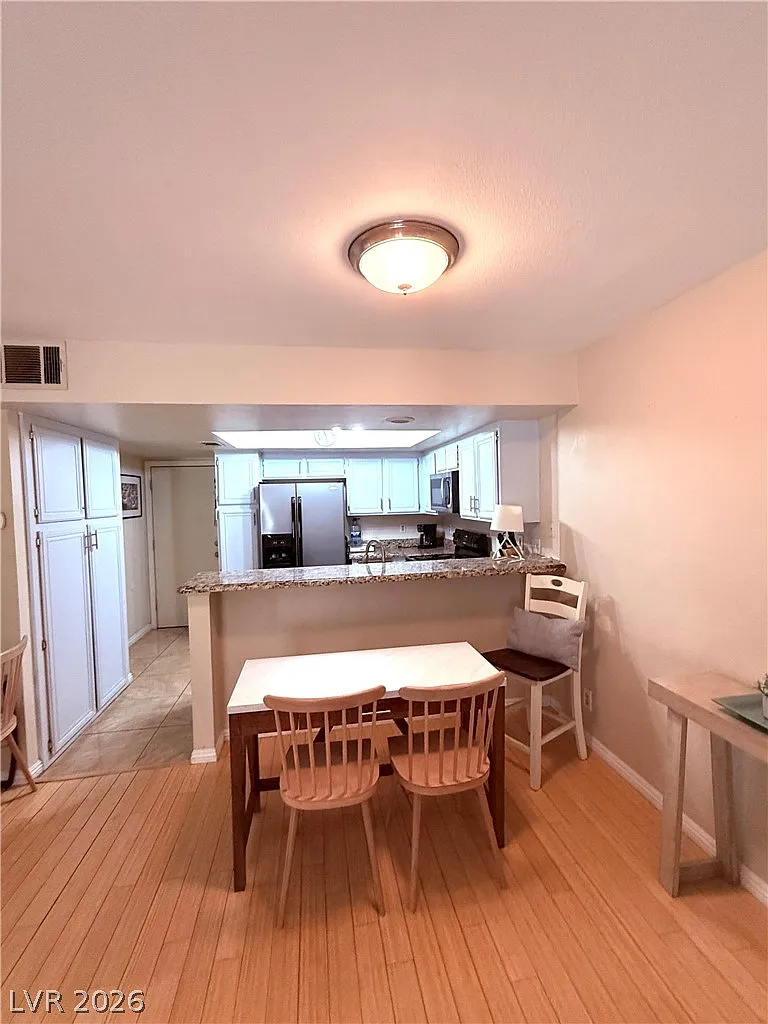 2 bed, 2.0 bath, 1186 sqft, $2,350 — Photo 3