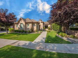 1484 N Cherry Ln, Clovis, CA 93619