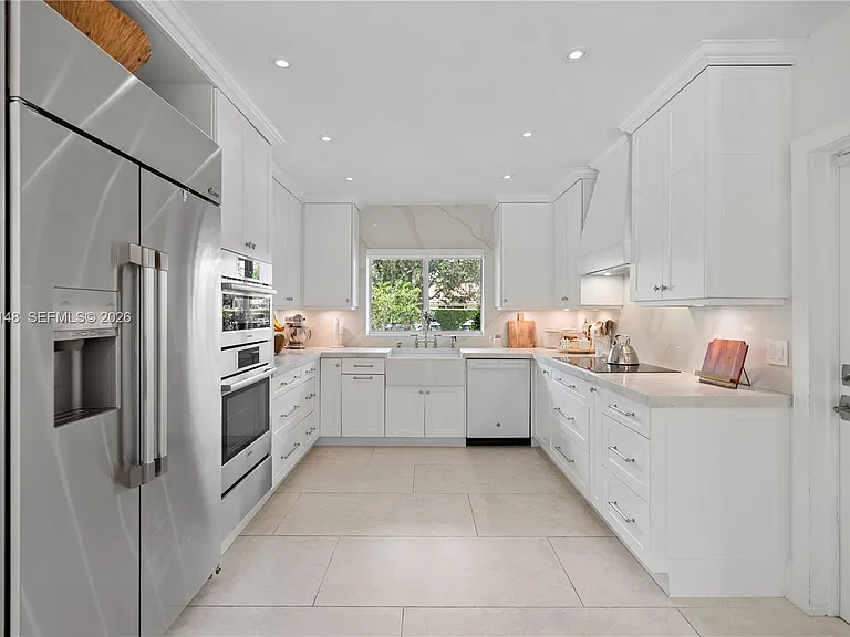 735 Benevento Ave — Photo 11