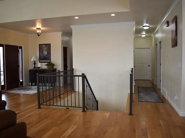 Charming one-level home offers easy living with a fully equipped kitchen, new LG washer and dryer, and all bedrooms conveniently on the same floor. Perfect for a comfortable stay, it's ideal for those seeking a stair-free experience. (2000 sq ft upstairs)